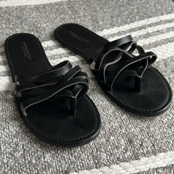 AMERICAN EAGLE // SLIDE ON SANDALS - Picture 2 of 6